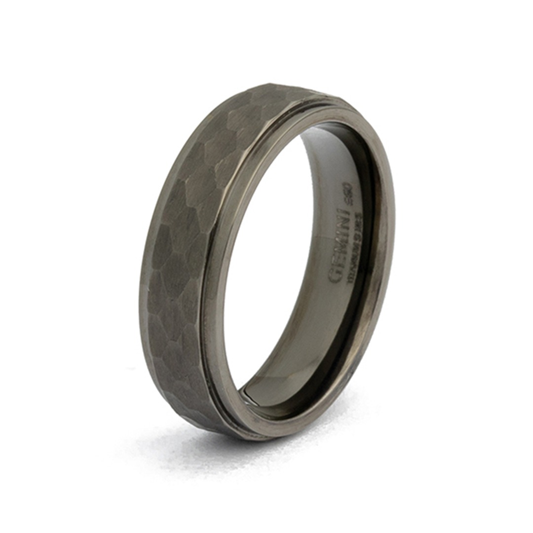 BAGUE TITANE NOIR A MOTIF